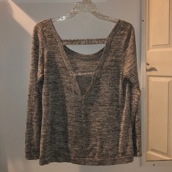 Open back grey shirt - Picture 2 of 2